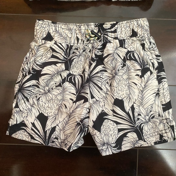 Old Navy Toddler Swim Suit Set - Picture 4 of 7